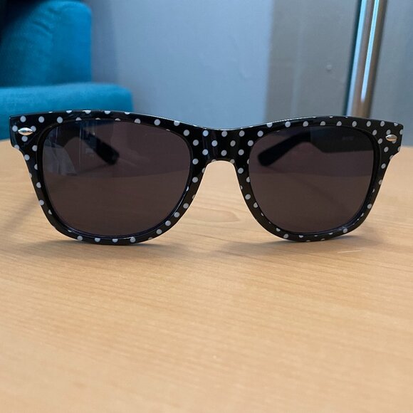 Retro Rewind Accessories - Retro Rewind black/white polka dot sunglasses